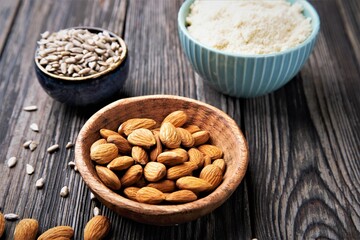 Almonds with chocolate