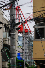 東京港区赤坂7丁目のクレーンのある風景