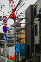 Fototapeta na wymiar 東京港区赤坂7丁目のクレーンのある風景