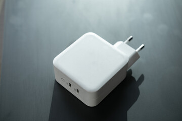 MODERN USB-C CHARGER PD 100 W DOUBLE INPUT 