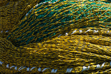 Fischernetz in Wellen