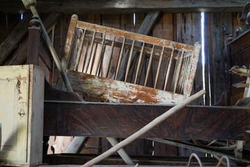 Obraz premium Antique wooden furniture in a barn