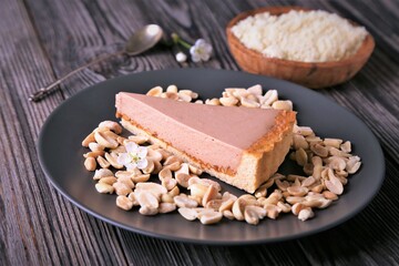 Chocolate cheesecake with peanuts