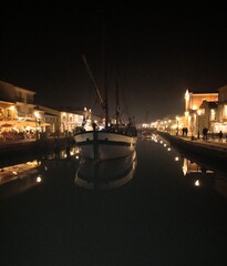 Cesenatico di notte, vista porto canale