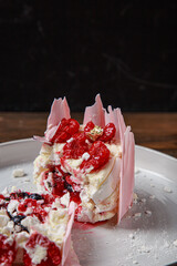 Pavlova dessert