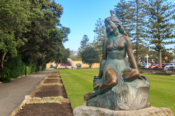 Napier, New Zealand. Bronze statue of Pania of the Reef in a Marine Parade park - obrazy, fototapety, plakaty
