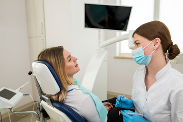 Fototapeta na wymiar dentist talking to a client