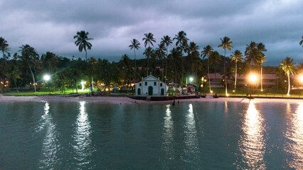 Fototapeta premium Ilha de Santo Aleixo em Pernambuco é um espetáculo de belezas naturais. Com origem vulcânica, praias com mar transparente e calmo.