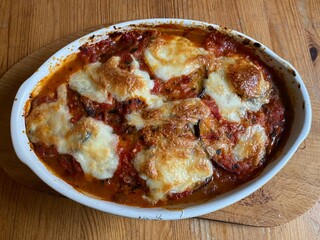 Homemade Parmigiana with eggplant - delicious vegetarian italian food - Hausgemachte Melanzane di Parmigiana - Vegetarische italienische Speise mit Auberginen