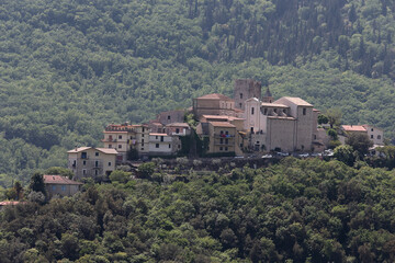 Fototapeta na wymiar Il paese di Belmonte Castello nella provincia di Frosinone - Italia - maggio 2022