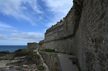 Remparts de Saint-Malo et plage du Bon-Secours