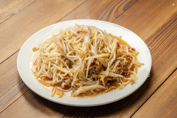 Refreshing, delicious, shredded pork fried soybean sprouts cooking process
