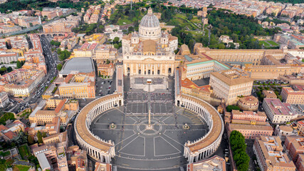 Aerial view of Papal Basilica of Saint Peter in the Vatican located in Rome, Italy, before a weekly general audience. It's the most important and largest church in the world and residence of the Pope. - obrazy, fototapety, plakaty