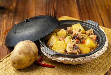 Internet celebrity, cooking process of takeaway food yellow braised chicken
