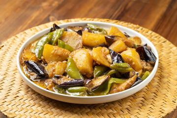 Traditional Northeastern Cuisine-Di Sanxian Cooking Process and Side Dishes