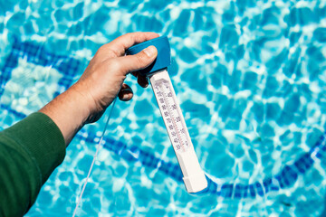 pool thermometer to measure the temperature of the pool water in spring summer. Pool thermometer that floats in the water. Essential equipment for pool maintenance - obrazy, fototapety, plakaty