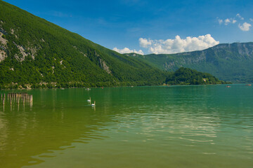 Fototapeta na wymiar Lac d'Aiguebelette in Savoie in Frankreich