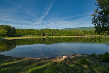 Fototapeta premium Lac d'Arboraz im Bugey in Frankreich