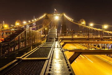 Fototapeta na wymiar Brooklyn bridge pedestrian walkway