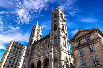 Fototapeta na wymiar The Basilica of Notre-Dame in Montreal