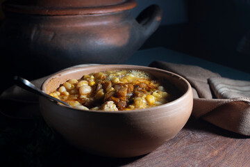 Comida a base de vegetales, carne y embutidos típica de Argentina. El locro es una comida tradicional en Latinoamérica. 