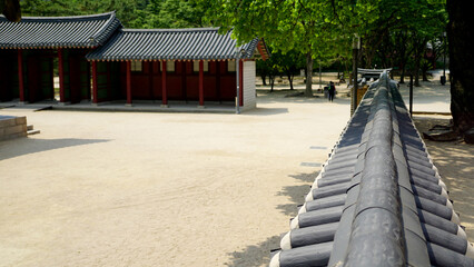 대한민국 서울 시청앞 덕수궁 내부 궐 과 지붕 벽돌 문양들