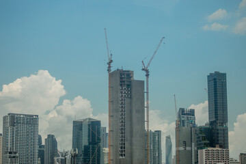 Fototapeta na wymiar high rise buildings that are under construction.