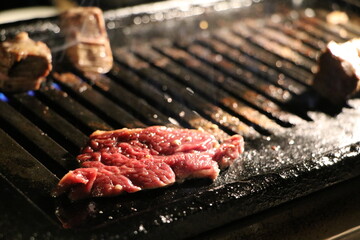 美味しそうなこんがり焼肉の風景