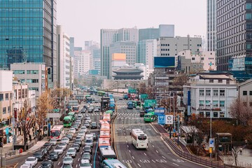 분주한 서울 도심의 풍경