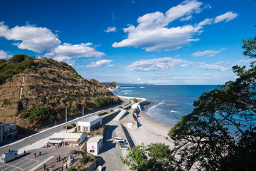 秋の塩屋岬灯台から富神崎