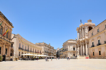 Fototapeta na wymiar The main town square in Syracuse, a city of Sicily in Italy.