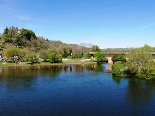 Fototapeta na wymiar Confluence de la rivière Dordogne et de la rivière Vézère à Limeuil en Dordogne. Périgord noir. France