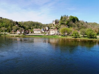 Fototapeta premium Confluence de la rivière Dordogne et de la rivière Vézère à Limeuil en Dordogne. Périgord noir. France