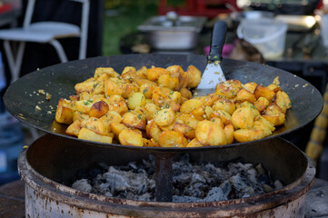 potato, vegetable, fried, herb, roasted, rustic, lunch, meal, cooked, pan, vegetarian, yellow, produce, browned, high, broiled, roast, rosemary, healthy, fry, slice, sliced, fast, oil