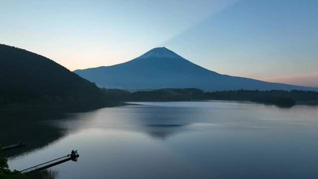 田貫湖、朝霧高原から富士山を空撮した風景。
