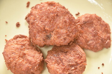 deep fried pork mixed glass noodles arranging on plate