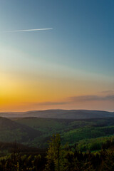 Obraz premium Traumhafter Sonnenuntergang auf den Höhen des Thüringer Waldes bei Floh-Seligenthal - Thüringen - Deutschland 