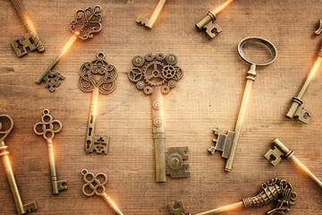 Top view image of old keys over wooden background - obrazy, fototapety, plakaty