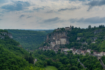 Fototapeta na wymiar view of the Dordogne Valley and the historic cliffside village of Rocamadour