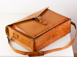a vintage leather shoulder bag briefcase vintage schoolbag with storage compartments with shoulder...