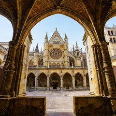 Fototapeta premium Faada interior of the unesco cathedral of Leon in the cloister of the inner courtyard.