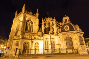 Fototapeta na wymiar The Maes (Mary Magdalene) Chapel behind the Cathedral of St. Michael and St. Gudula illuminated in the night, Brussels