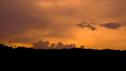 Obraz premium Beautiful sunset with clouds sky background.