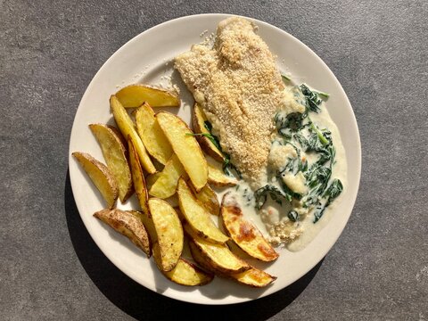Seehecht in Spinat-Sahne-So&szlig;e