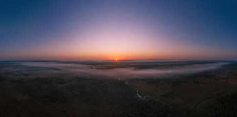 釧路湿原の夜明け・ドローン空撮（パノラマ）