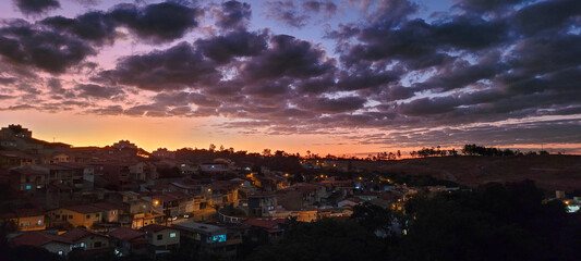 pôr do sol na cidade