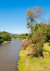 Fototapeta premium Paranhana River and a view of the bridge on Santa Maria Avenue (Tres Coroas - Brazil)
