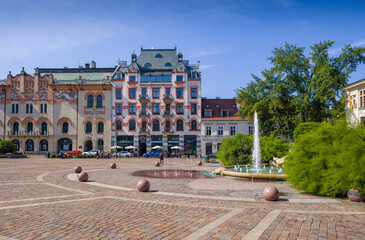Plac Szczepański Kraków. Zabytkowe kamienice i fontanna. © kropka!