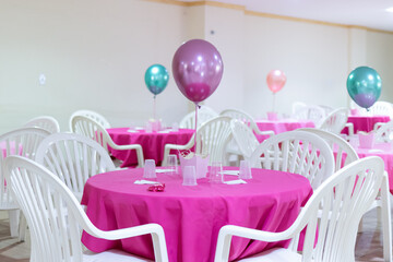 Guest table decor with pink tablecloth
