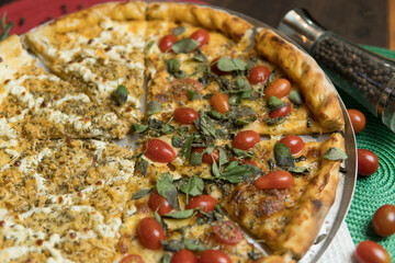 Pizza de marguerita e frango com catupiry